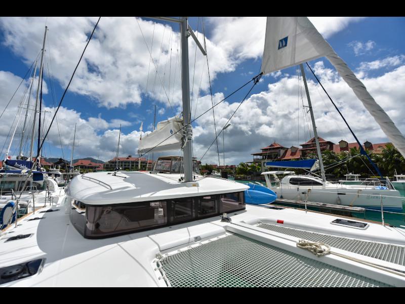 Book yachts online - catamaran - Lagoon 400 - Emilio - rent