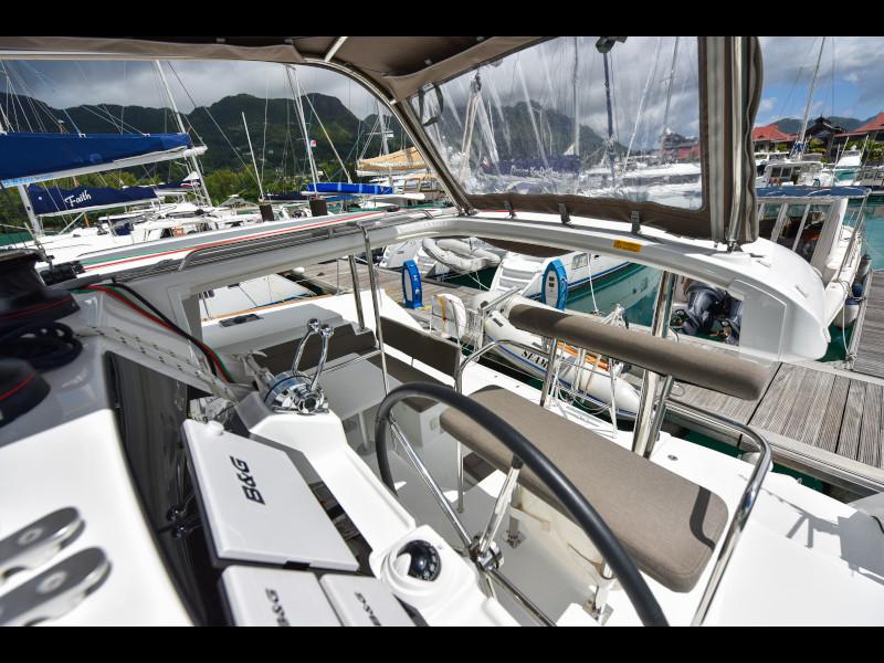 Book yachts online - catamaran - Lagoon 400 - Emilio - rent