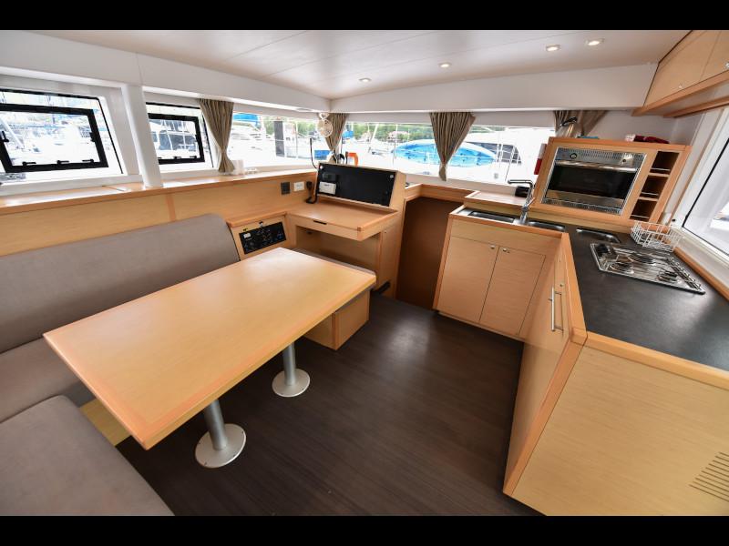 Book yachts online - catamaran - Lagoon 400 - Emilio - rent