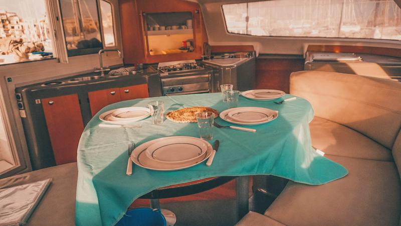 Book yachts online - catamaran - Lavezzi 40 - ILOI - rent