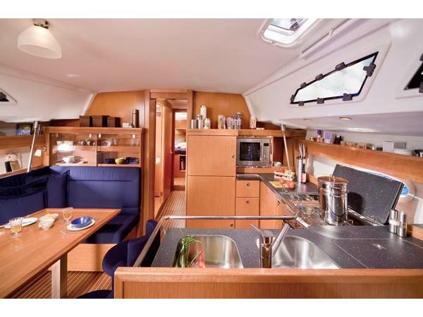 Book yachts online - sailboat - Bavaria 51 BT '09 - Flora - rent