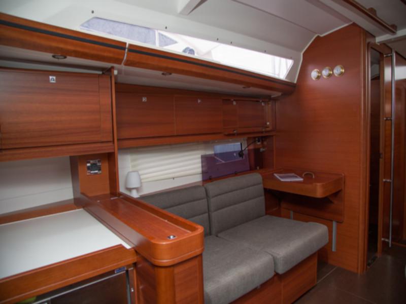 Book yachts online - sailboat - Dufour 512 Grand Large - Head Quarter - rent