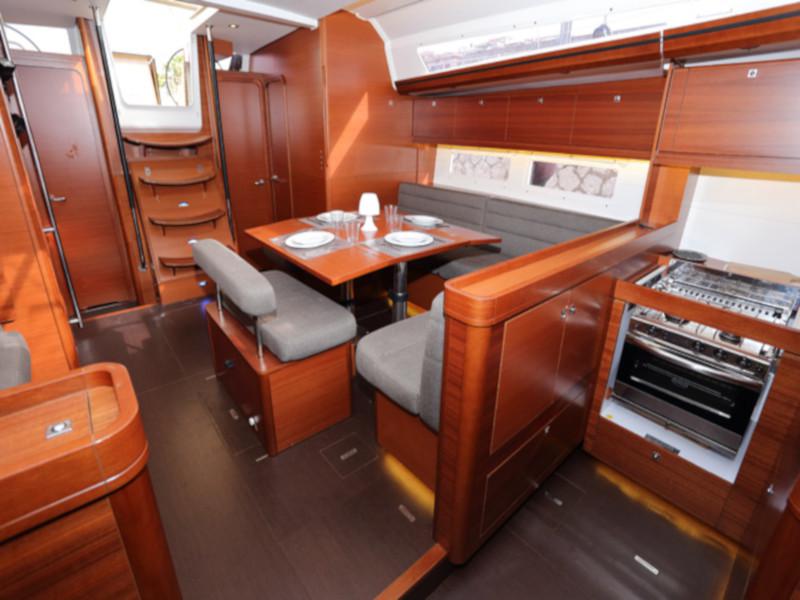Book yachts online - sailboat - Dufour 512 Grand Large - Head Quarter - rent