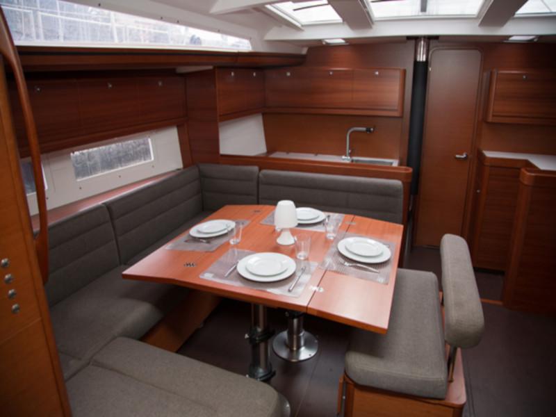 Book yachts online - sailboat - Dufour 512 Grand Large - Head Quarter - rent