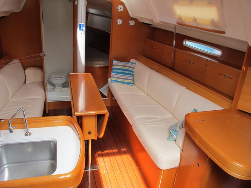 Book yachts online - sailboat - First 36.7 - no name - rent