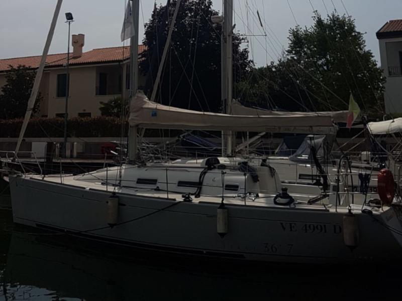 Book yachts online - sailboat - First 36.7 - no name - rent