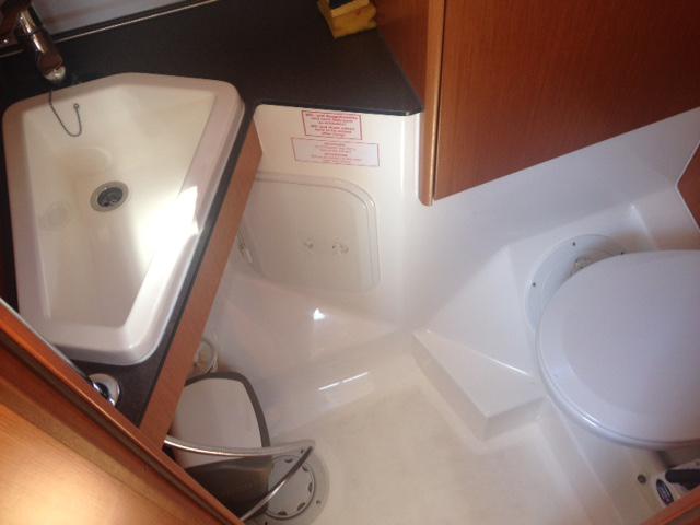 Book yachts online - sailboat - Bavaria Cruiser 34 - Vid - rent