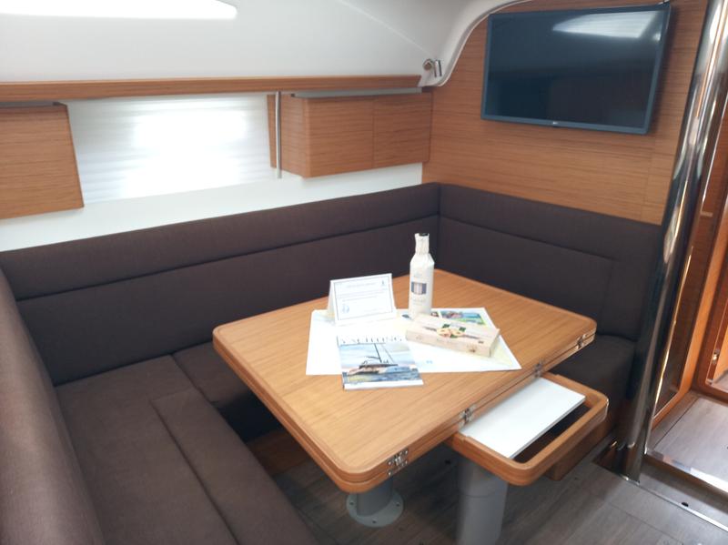 Book yachts online - sailboat - Elan Impression 45 BT - Knotty Buoy - rent