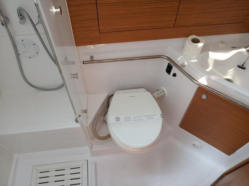 Book yachts online - sailboat - Elan Impression 45 BT - Knotty Buoy - rent
