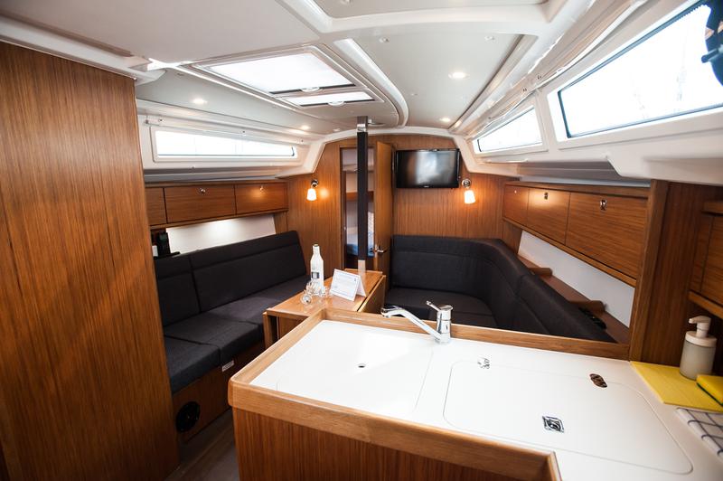 Book yachts online - sailboat - Bavaria 34 Cruiser - NEO with A/C - rent