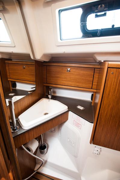 Book yachts online - sailboat - Bavaria 34 Cruiser - NEO with A/C - rent
