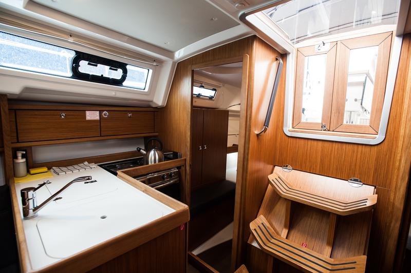 Book yachts online - sailboat - Bavaria 34 Cruiser - NEO with A/C - rent