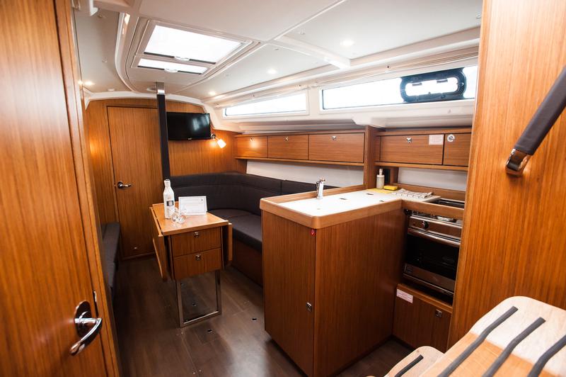 Book yachts online - sailboat - Bavaria 34 Cruiser - NEO with A/C - rent