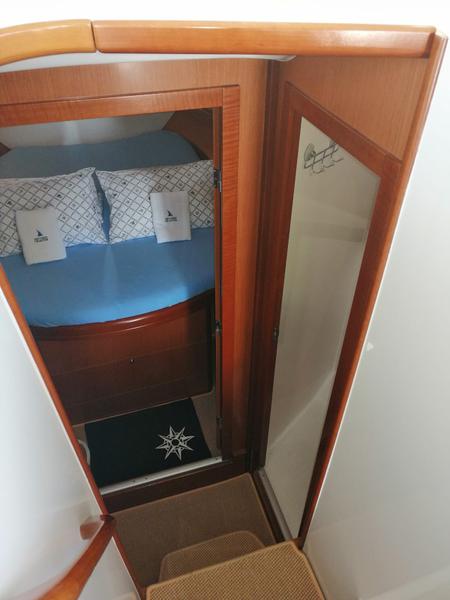 Book yachts online - motorboat - Antares 10.80 - Matija with A/C - rent