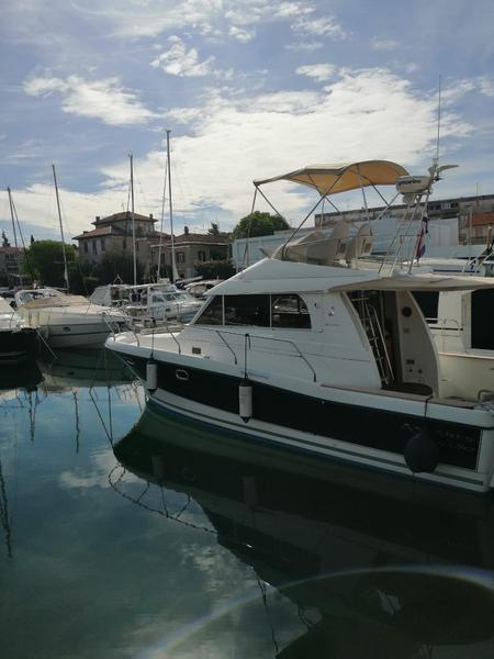 Book yachts online - motorboat - Antares 10.80 - Matija with A/C - rent