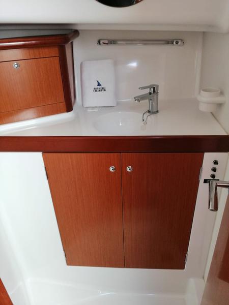 Book yachts online - motorboat - Antares 10.80 - Matija with A/C - rent