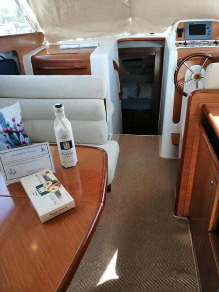 Book yachts online - motorboat - Antares 10.80 - Matija with A/C - rent
