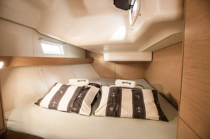 Book yachts online - sailboat - Elan Impression 45 BT - Reina Del Mar with A/C - rent
