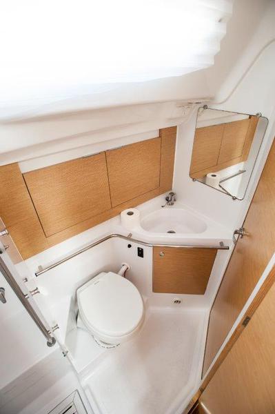 Book yachts online - sailboat - Elan Impression 45 BT - Reina Del Mar with A/C - rent