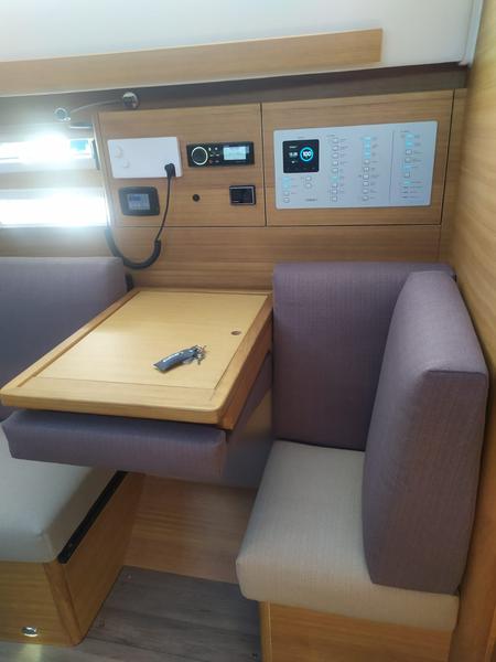 Book yachts online - sailboat - Elan Impression 40.1 - Baby Shark with A/C - rent