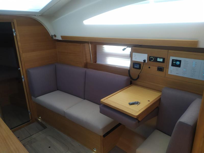 Book yachts online - sailboat - Elan Impression 40.1 - Baby Shark with A/C - rent
