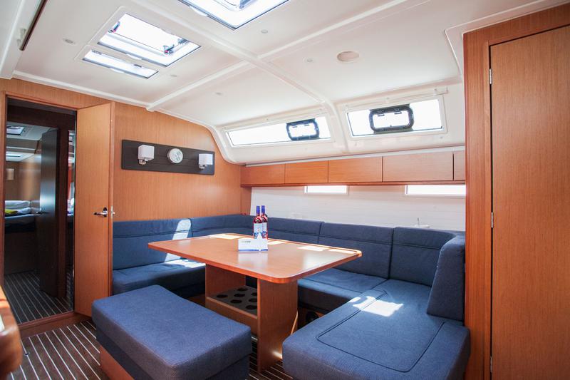 Book yachts online - sailboat - Bavaria Cruiser 51 - Fantasy - rent