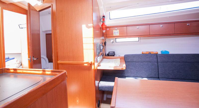 Book yachts online - sailboat - Bavaria Cruiser 37 - Happy Point - rent