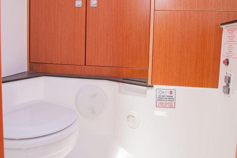 Book yachts online - sailboat - Bavaria Cruiser 37 - Happy Point - rent