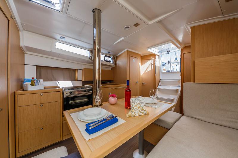 Book yachts online - sailboat - Oceanis 38.1 - Obsession - rent