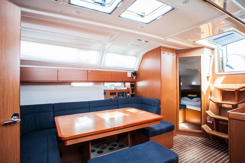 Book yachts online - sailboat - Bavaria Cruiser 46 - Lovro - rent