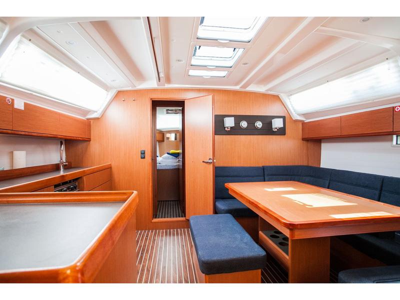 Book yachts online - sailboat - Bavaria Cruiser 46 - Lovro - rent