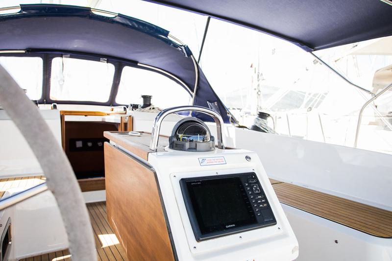 Book yachts online - sailboat - Bavaria Cruiser 46 - Lovro - rent