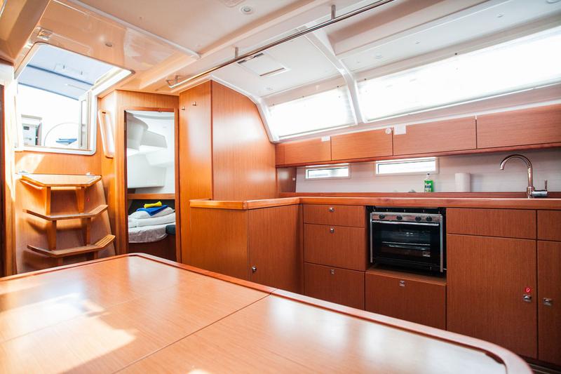 Book yachts online - sailboat - Bavaria Cruiser 46 - Lovro - rent
