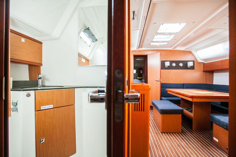 Book yachts online - sailboat - Bavaria Cruiser 46 - Lovro - rent