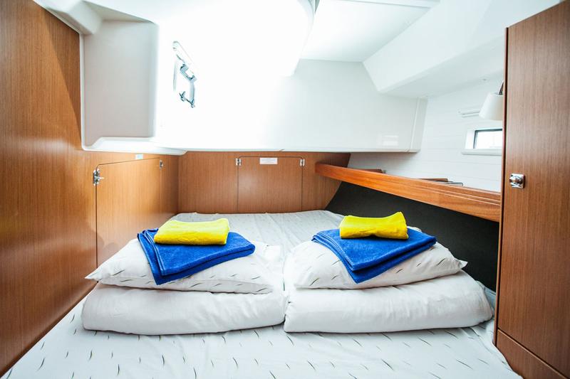 Book yachts online - sailboat - Bavaria Cruiser 46 - Lovro - rent