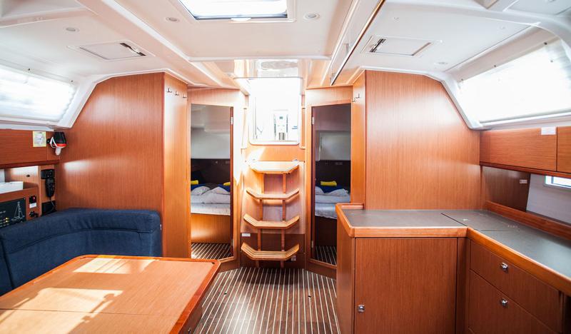 Book yachts online - sailboat - Bavaria Cruiser 46 - Lovro - rent