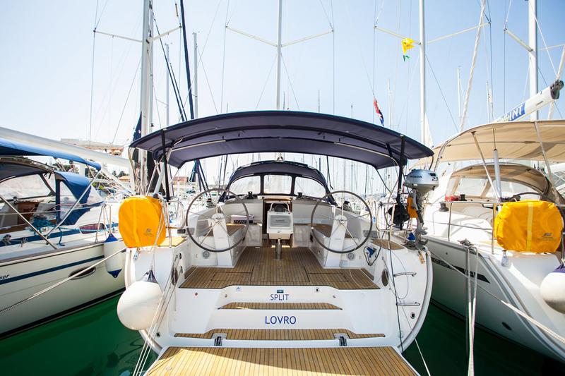 Book yachts online - sailboat - Bavaria Cruiser 46 - Lovro - rent