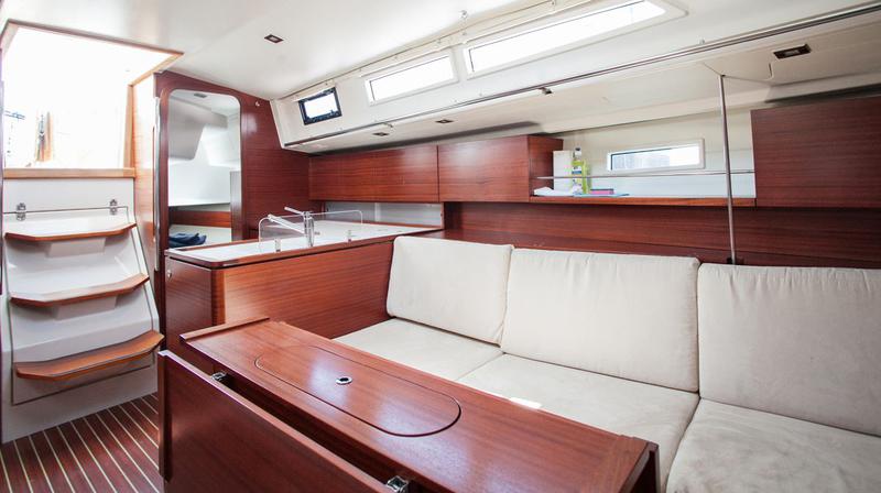 Book yachts online - sailboat - Salona 38 - Olynthia - rent