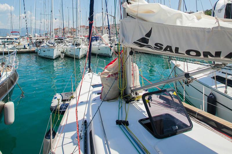 Book yachts online - sailboat - Salona 38 - Olynthia - rent