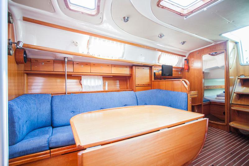 Book yachts online - sailboat - Bavaria 37 Cruiser - Mondo - rent