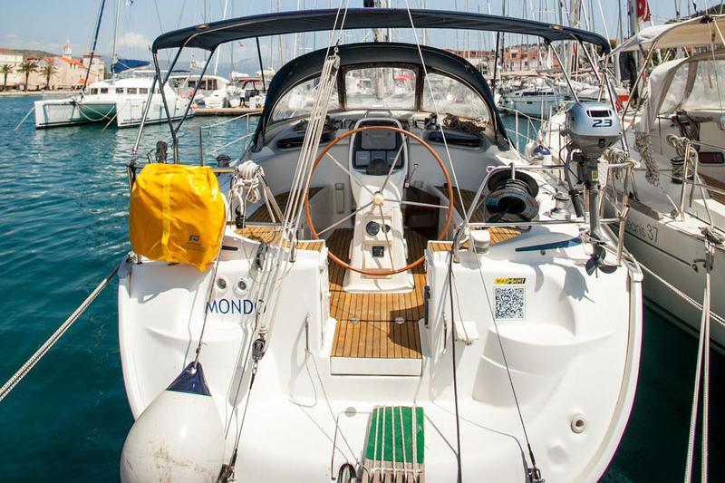 Book yachts online - sailboat - Bavaria 37 Cruiser - Mondo - rent