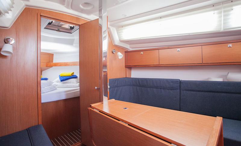 Book yachts online - sailboat - Bavaria Cruiser 34 - Valdo - rent