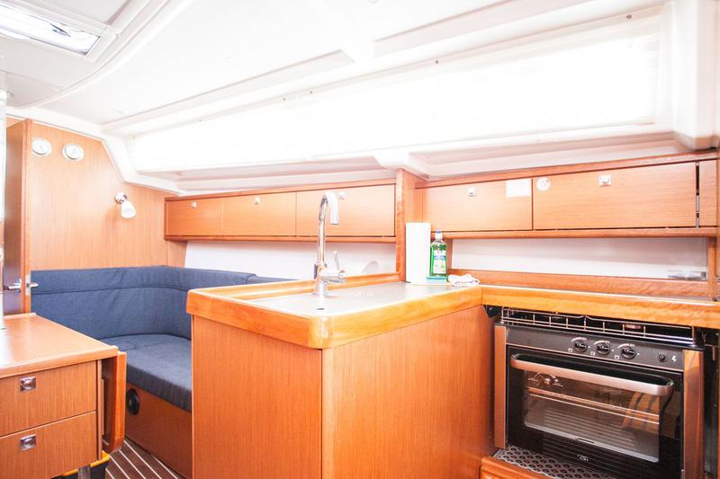 Book yachts online - sailboat - Bavaria Cruiser 34 - Valdo - rent