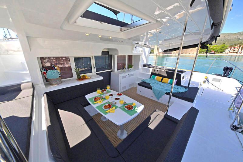 Book yachts online - catamaran - Lagoon 450 Fly - REGGAE POINT  - rent