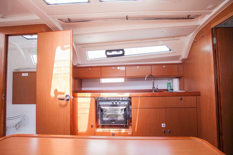 Book yachts online - sailboat - Bavaria Cruiser 41 - Dolce vita - rent