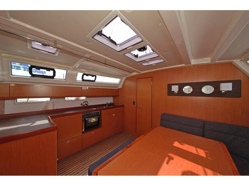 Book yachts online - sailboat - Bavaria Cruiser 46 - Tequila - rent