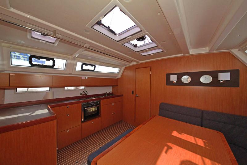 Book yachts online - sailboat - Bavaria Cruiser 46 - Tequila - rent