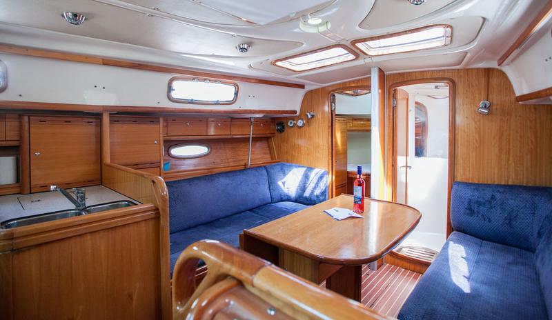 Book yachts online - sailboat - Bavaria 37 Cruiser - Mare - rent