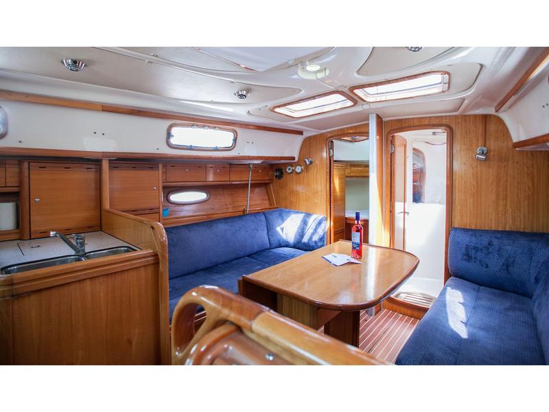 Book yachts online - sailboat - Bavaria 37 Cruiser - Mare - rent
