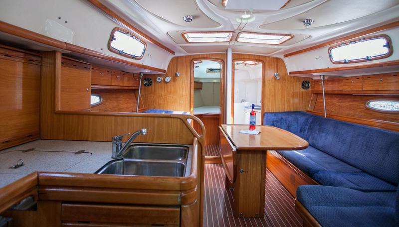 Book yachts online - sailboat - Bavaria 37 Cruiser - Mare - rent